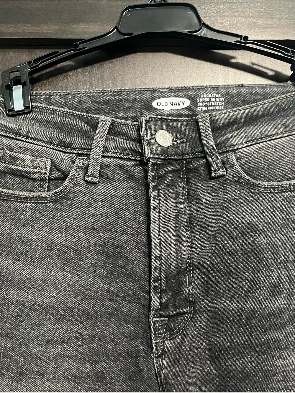 Old Navy woman’s Rockstar Super Skinny Jeans - Grey/Black